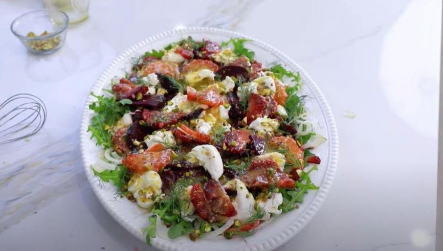 SALATA OD CVEKLE SA SIROM I PISTAĆIMA: Bogatog ukusa, hranljiva i jednostavna za spremanje