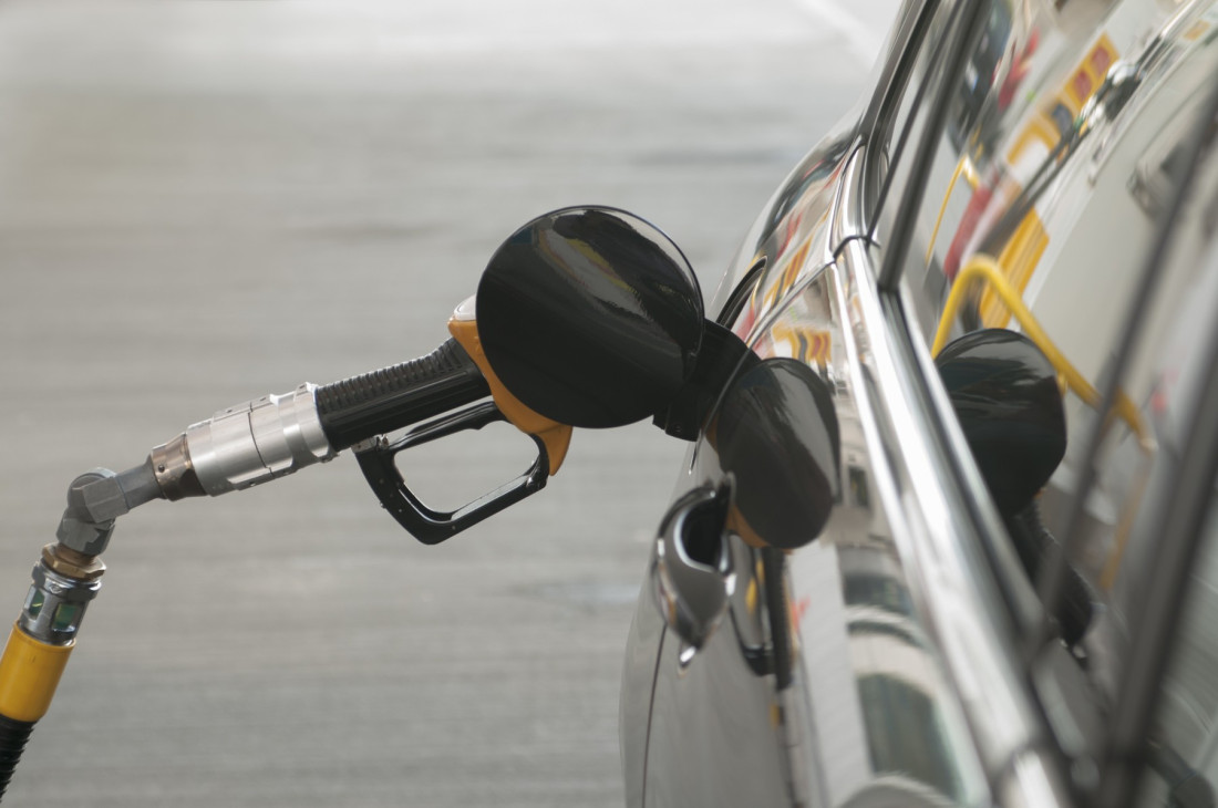 Da li sme da se sipa gorivo dok radi motor