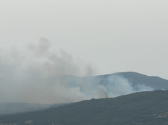 Na nekoliko lokacija u Severnoj Makedoniji i dalje su aktivni požari, dok su neki pod kontrolom