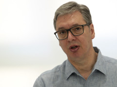 Uručenja ugovora o radu diplomcima medicinskih fakulteta i škola, prisustvuje Vučić