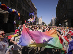 Desetine hiljada demonstranata marširalo kroz Budimpeštu podržavajući prava LGBTQ+
