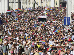 U Budimpešti održana Parada ponosa uprkos zabrani, marširale desetine hiljada ljudi