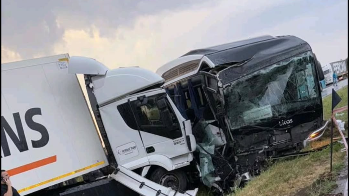 Saobraćajna nesreća u Šimanovcima: Kamion i autobus sudarili se u industrijskoj zoni