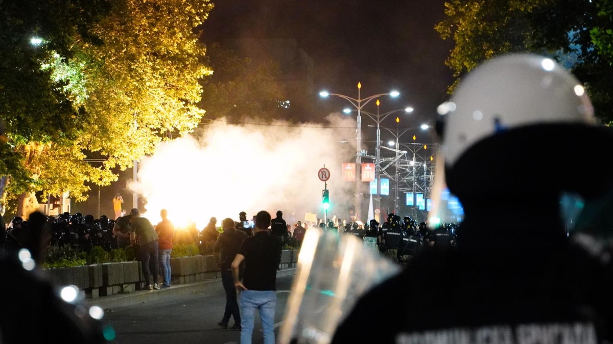 Zadržavanje lica zbog nasilničkog ponašanja tokom protesta
