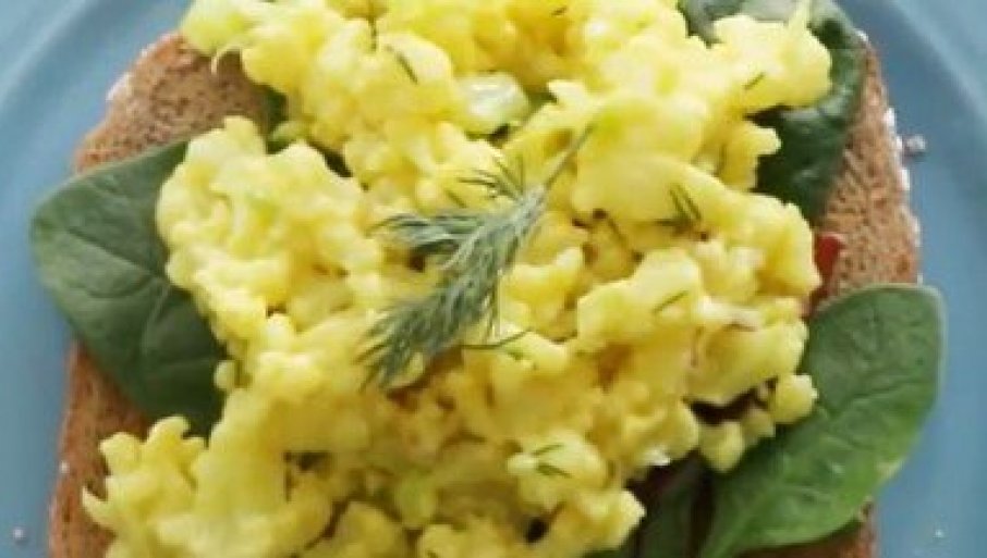 Salata sa karfiolom i jajima