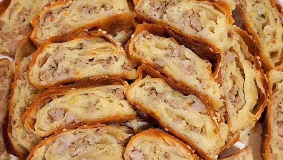 ROLAT PITA SA MESOM: Hrskava kora, sočan fil