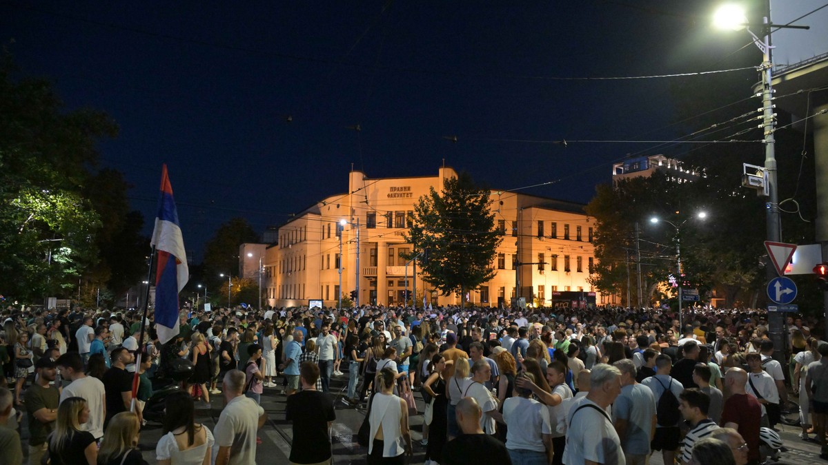 Blokade Beograd, kamere uživo: Sukob demonstranata s policijom, uhapšen poslanik PSG