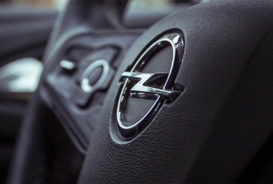 "Opel" odustao od plana da samo prodaje električne automobile