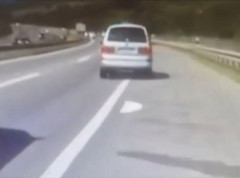 U policijskoj poteri uhvaćen vozač minivena koji je prevozio ilegalne migrante