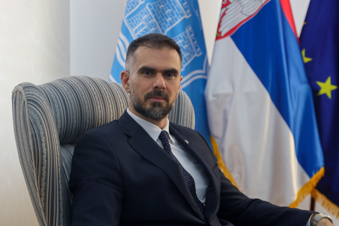 Mićin osudio nasilje ispred Filozofskog fakulteta u NS