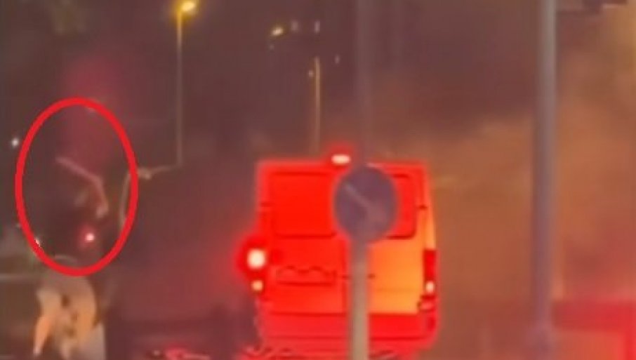 JEZIVA TUČA NAVIJAČA U BEOGRADU: "Grobari" i "delije" se tukli krvnički (VIDEO)