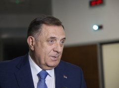 Dodik podržao pevača Bešlića i poželeo mu brzo ozdravljenje