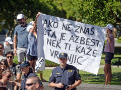 Brod „Moby Drea“ sa spornim panelima od azbesta napustio Split