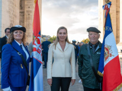 Ambasadorka Ana Hrustanović predsedavala svečanoj ceremoniji kod Trijumfalne kapije
