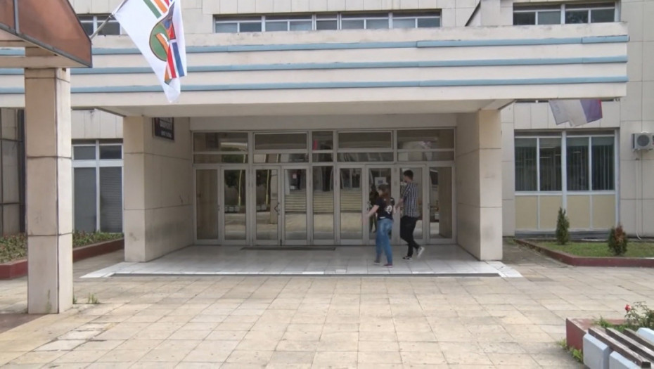 Studenti u blokadi pokušali da spreče ulazak u Rektorat u KG