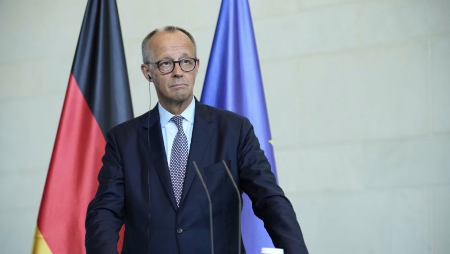 Nemački kancelar se nije dugo održao na listi političara koji uživaju široku podršku