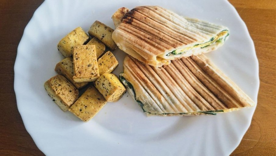 ZLATNA TORTILjA SA TOFUOM I SPANAĆEM: Ukusan doručak za pet minuta!