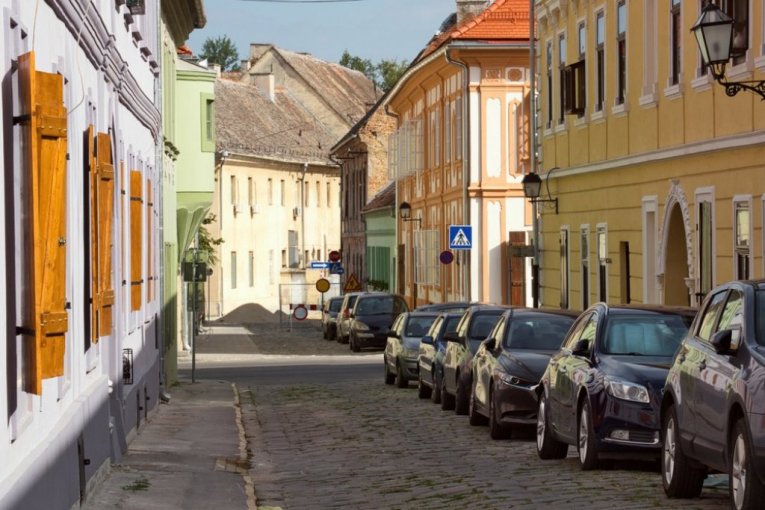 SKANDAL NA PARKINGU U NOVOM SADU! “Ako se ovako parkiraš…“ (FOTO)