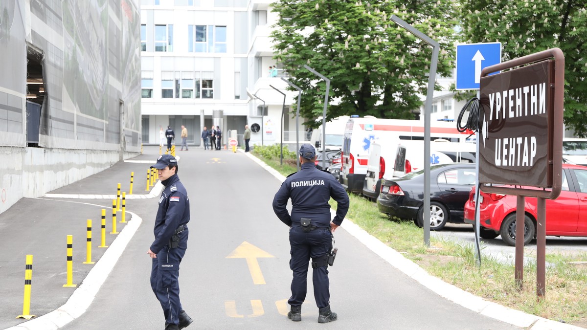Hapšenje na Novom Beogradu: Policajci napadnuti nožem, jedna osoba zadržana