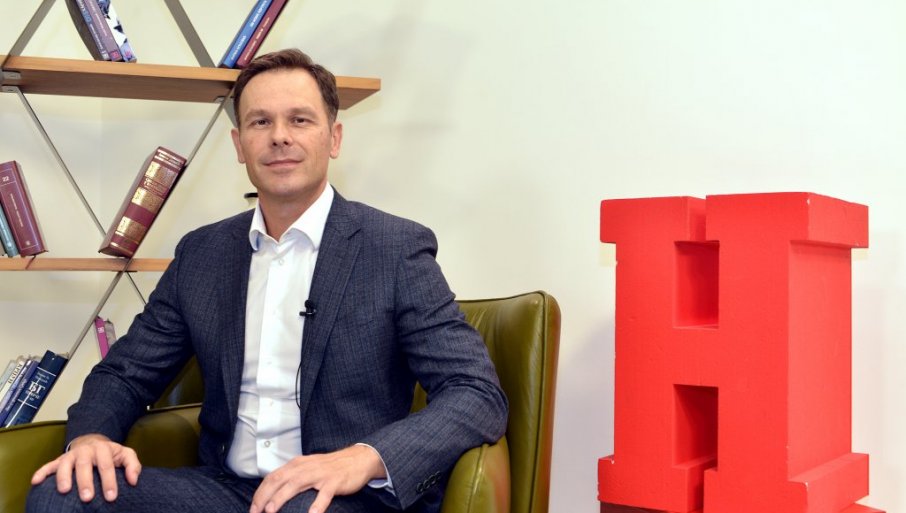 Velika je neizvesnost u celom svetu i da je pitanje kako se Evropa nosi sa tim