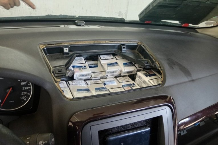 CARINA IMALA PUNE RUKE POSLA! Zaplenjeni kafa, falsifikovani auto-delovi, cigarete, alati, odeća….!
