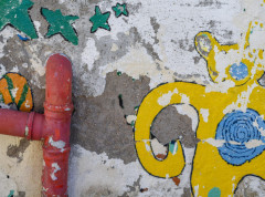 Grafiti „Ubij Srbina“ i „Mrš iz Hrvatske“ na zgradi škole u Plokitama