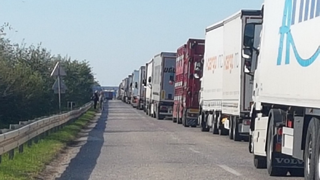 Gužve na Batrovcima: Kamioni čekaju tri sata na izlaz iz Srbije