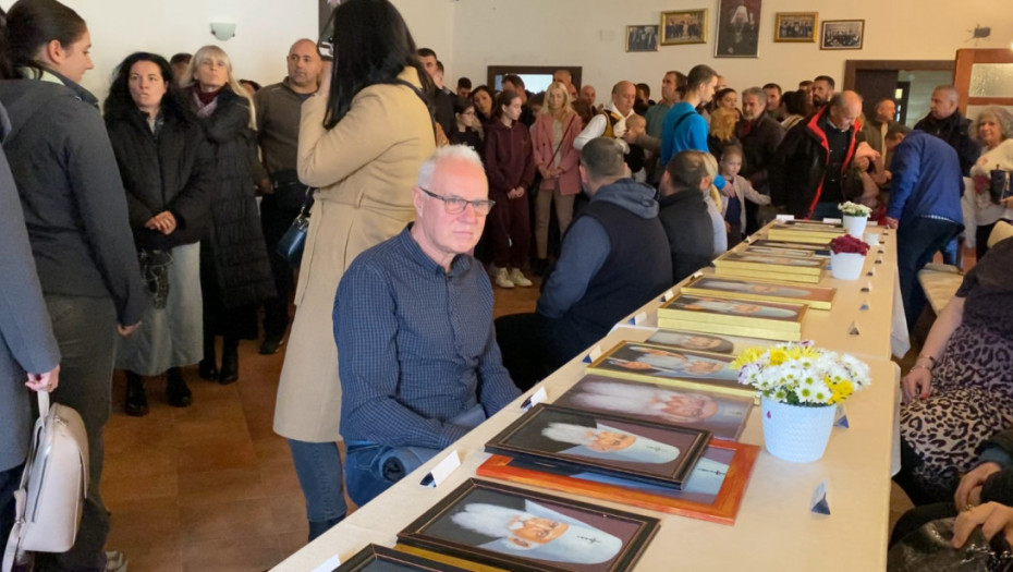Dragoljub Savić podelio portrete patrijarha Pavla