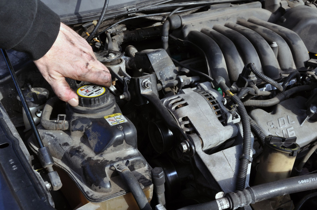 Kako da znate da preterujete sa dolivanjem motornog ulja?