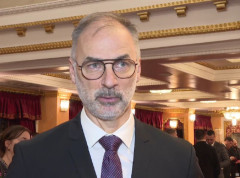 Otpušteni Albanci u kancelarijama imali krevete za dremku