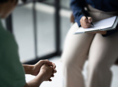 Napadač (18) na policajca priveden i smešten na psihijatriju