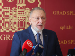 Policija analizira transparente na ćirilici i ikonografiju sa marševa