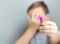 Dečaku u Osijeku petarda eksplodirala u ruci, amputirana mu dva prsta