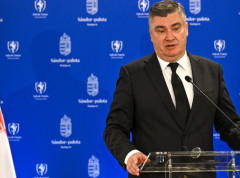 Zoran Milanović čestitao Božić i poželeo da u zemlji prevlada sloga i razumevanje