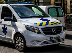 U povezanim saobraćajnim nesrećama kod Avra tri osobe teško, a četiri lakše povređene