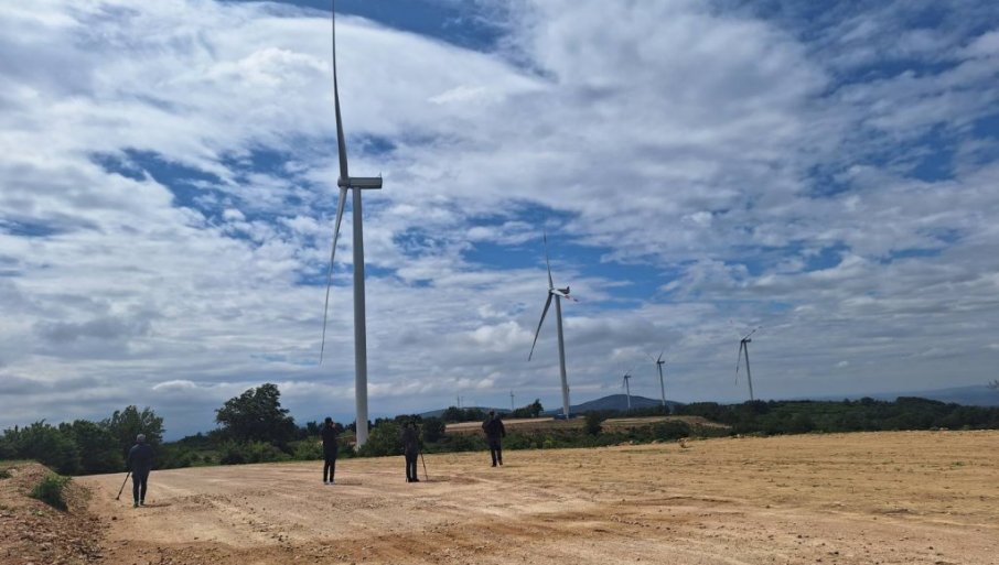 „SVE POČINJE SA PTICAMA, A ZAVRŠAVA SA DEVASTACIJOM ZEMLJIŠTA I VODA!“ Alternativni izvori energije: Prednosti i nedostaci