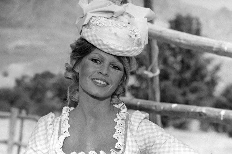 POZNATO VREME I MESTO SAHRANE BRIŽIT BARDO! Odavanje počasti biće otvoreno ZA SVE GRAĐANE!