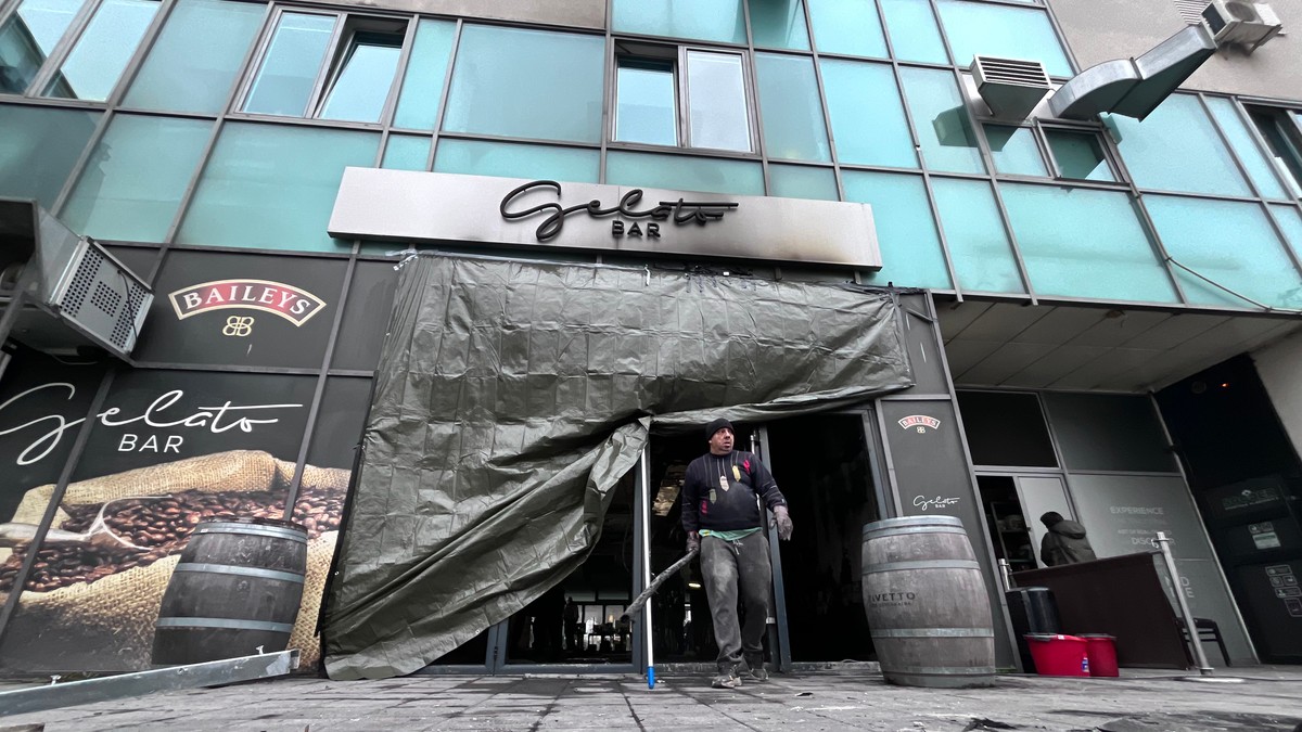 Kako izgleda zapaljen kafić na Novom Beogradu: Garež, srča i uništen lokal
