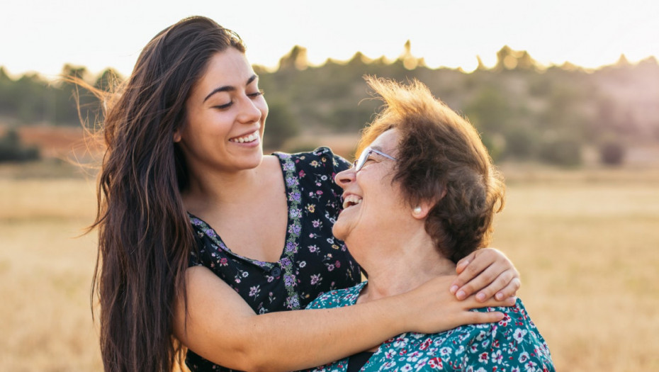 Zagrljaji i poljupci lek za telo i psihu