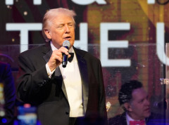 Kluni je prosečan momak kome smeta zdrav razum u politici