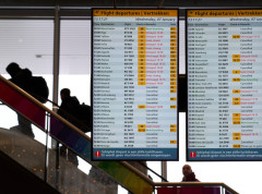 Aerodrom u Amsterdamu otkazao najmanje 800 letova zbog snega i vetra