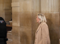 Počeo žalbeni pistupak protiv Le Pen, ona stigla u sud u pratnji dva advokata