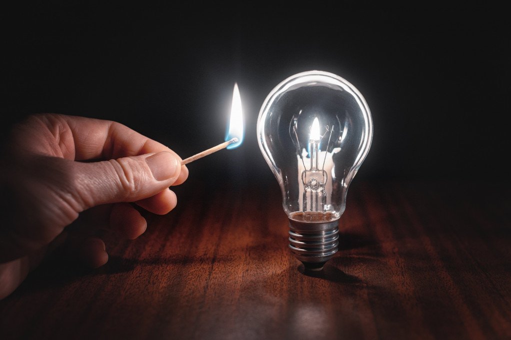 CELO SELO U SRBIJI OSTALO BEZ STRUJE ZBOG NEZVANOG GOSTA! Svi su ostali u čudu kada su videli ko je ušetao u trafostanicu!