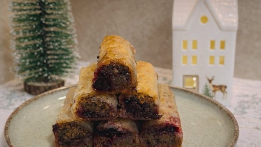 ROL BAKLAVA SA VIŠNjAMA I ČOKOLADOM : Svršen spoj kiselkastog i slatkog