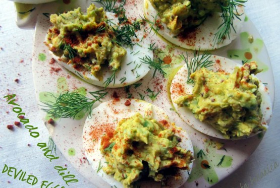 Jaja punjena avokadom i koprom