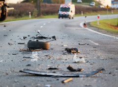 Automobil se zaleteo u kuću, tri osobe poginule