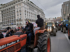 Poljoprivrednici u Grčkoj napuštaju Trg Sintagma, poručuju da će nastaviti borbu