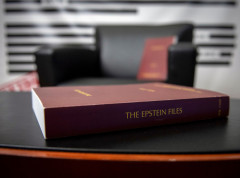 Grupa Edmond de Rotšild prati veze izvršne direktorke sa Epstinom