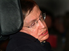 Devojke na fotografiji sa Hokingom iz Epstinovog dosijea bile negovateljice