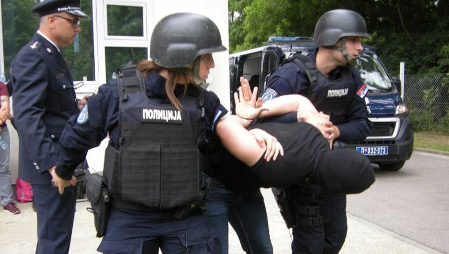 Policija u hangaru pronašla više od 30 hiljada litara naftnih derivata